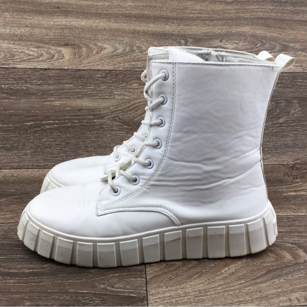 Taxi Platform Combat Boots White Faux Leather Womens size 9.5